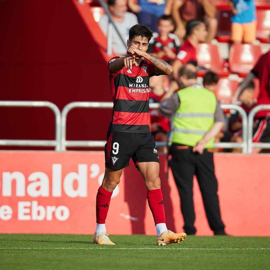 Carlos Martín los mete a pares en su debut con el Mirandés